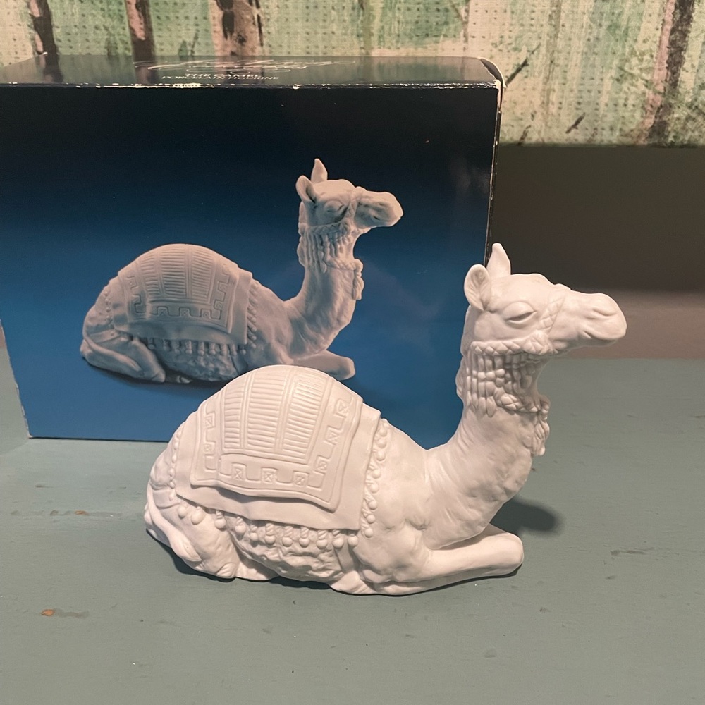 Vintage Avon Porcelain Nativity Collectibles Figurine * The Camel *